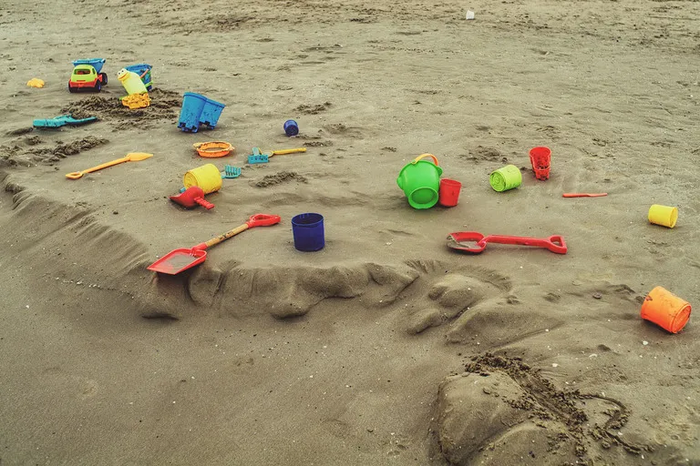 children's games on the beach