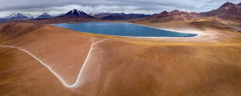 Der See in der Atacama Wüste