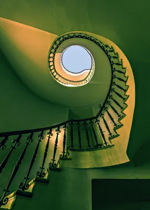 Annenkirche: green spiral staircase